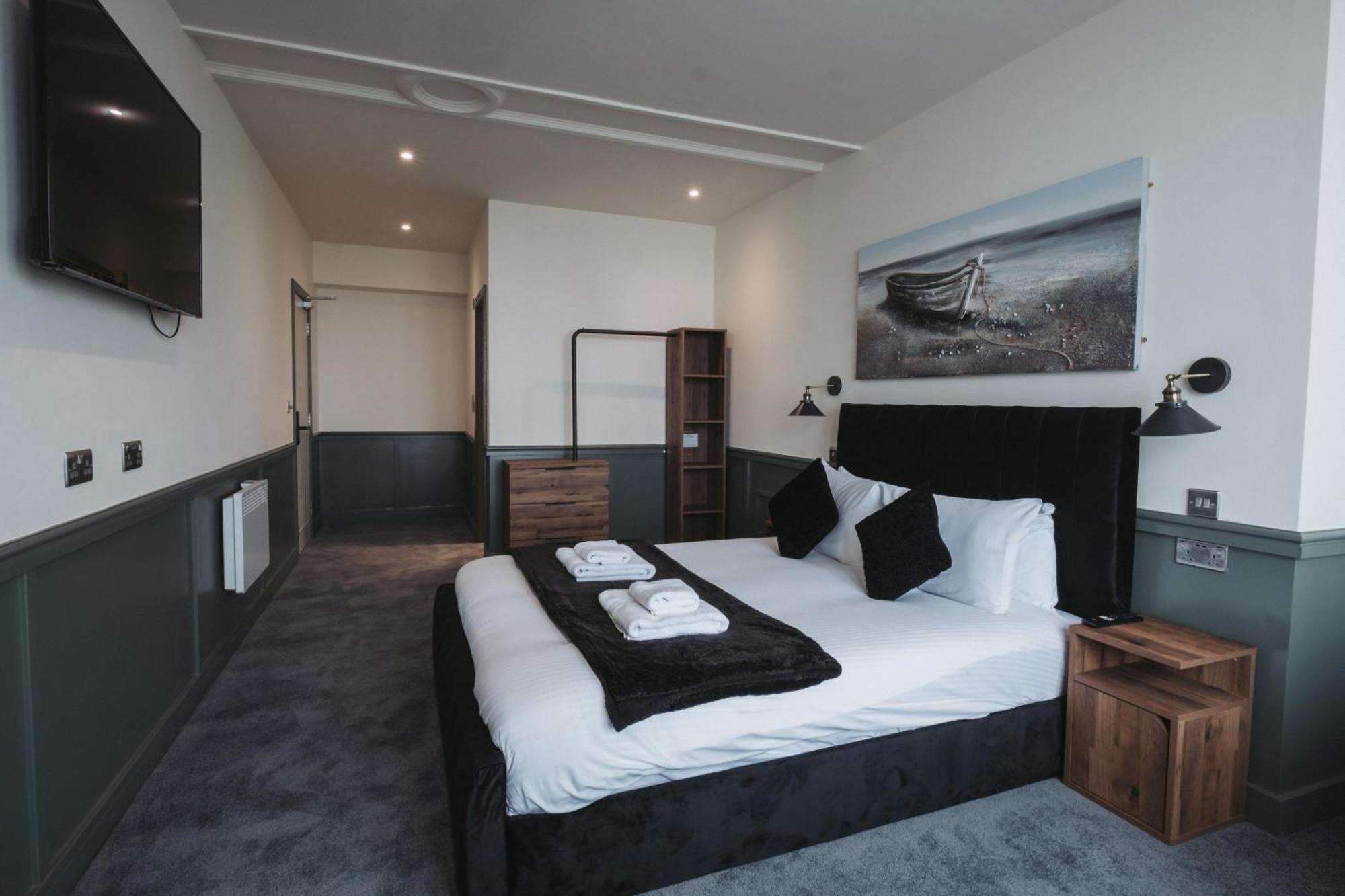The Royal Bar & Shaker Hotell Morecambe Exteriör bild