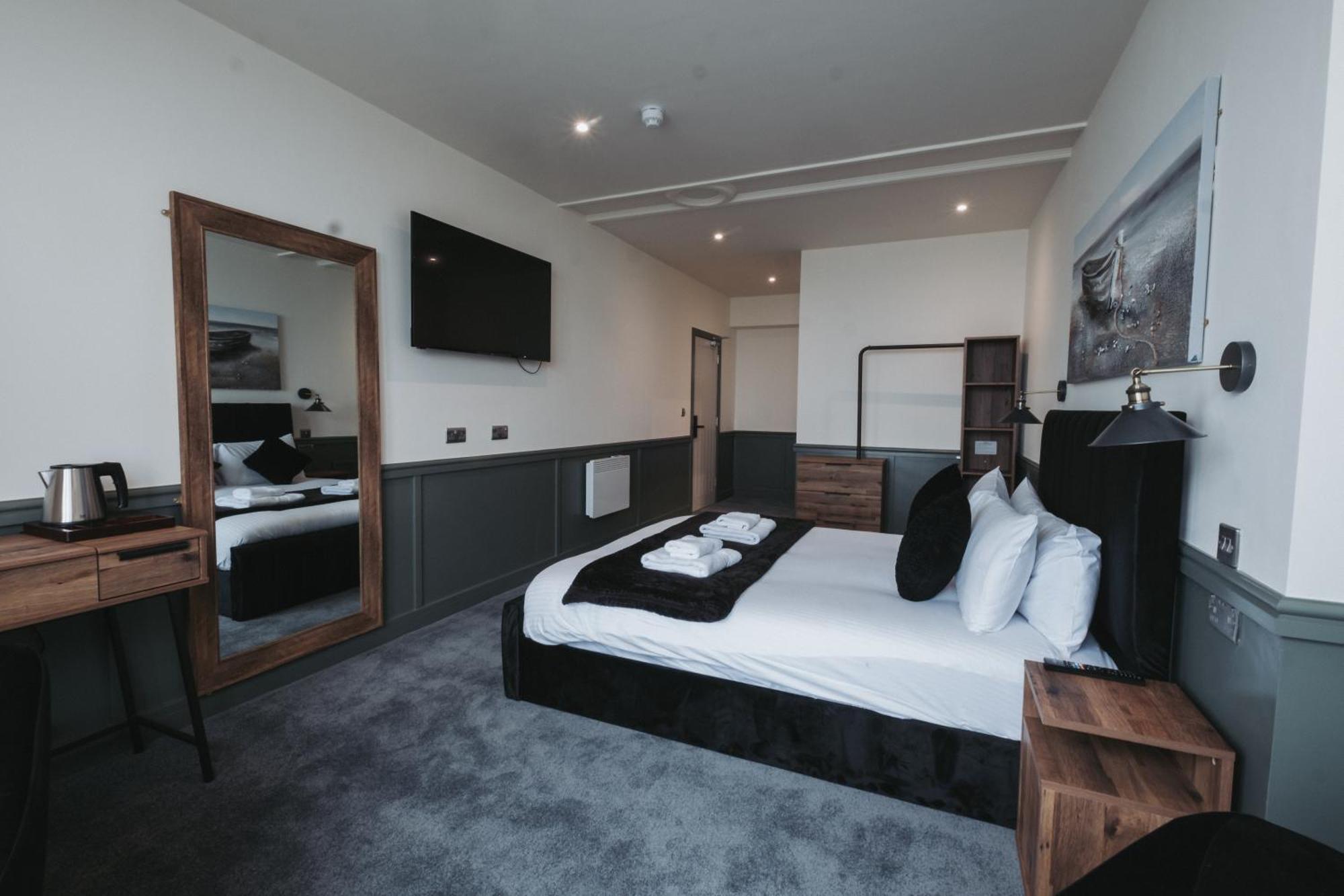 The Royal Bar & Shaker Hotell Morecambe Exteriör bild