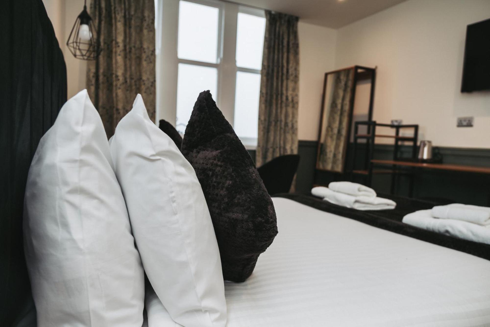 The Royal Bar & Shaker Hotell Morecambe Exteriör bild